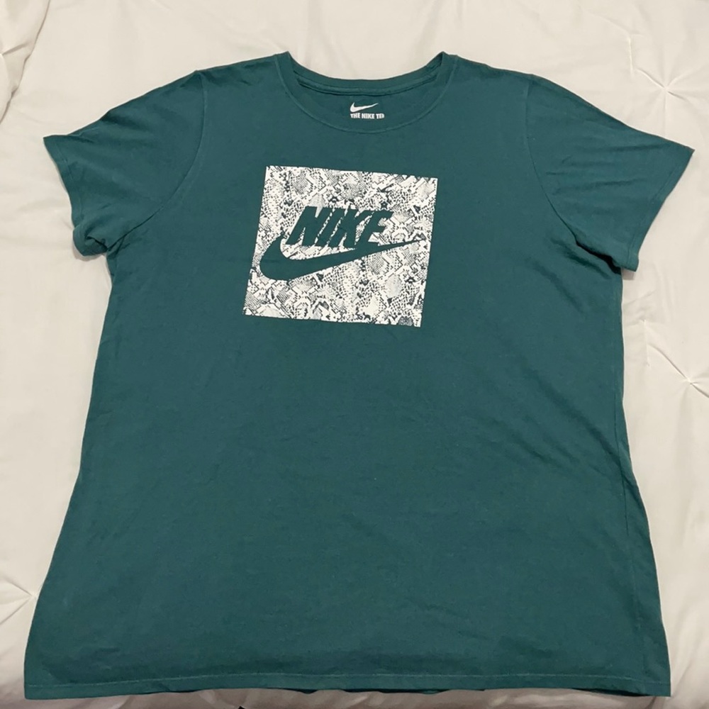 🔆4/$15🔆 Nike women’s short sleeve tee